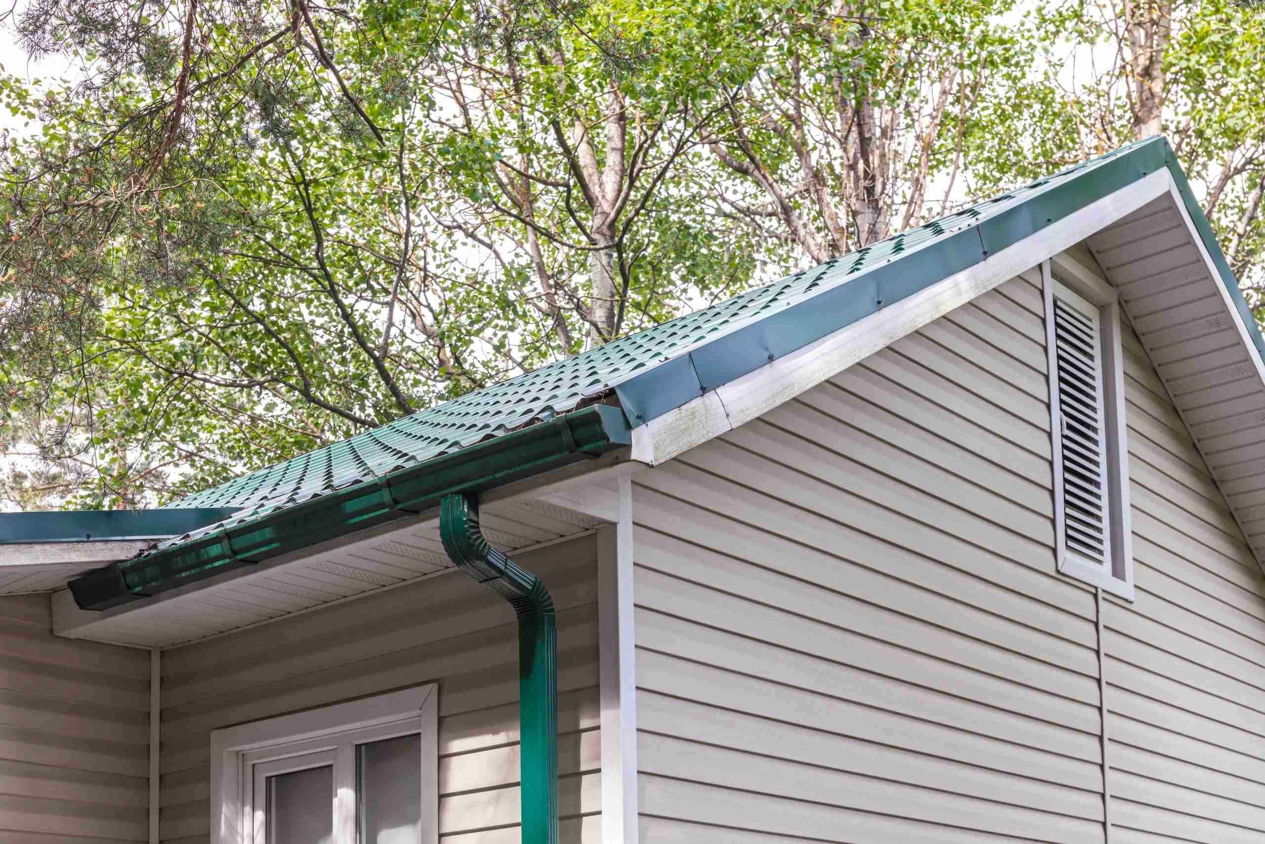 Is Your Siding Ready for Spring Rains? Warning Signs to Look For
